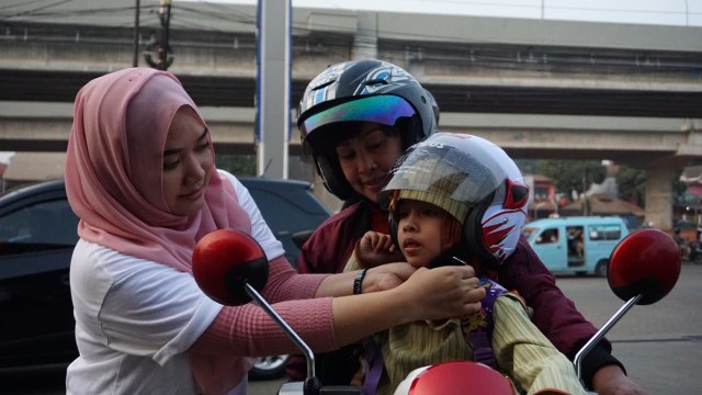 Pertamina Bagikan 500 Helm Gratis (Foto: Iqbal Firdaus/kumparan)
