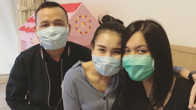 Ayu Ting Ting jenguk anak Denada (Foto: Instagram @ayutingting92)