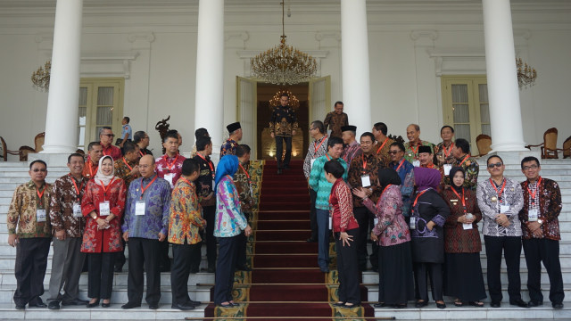 Presiden Joko Widodo keluar dari Istana Bogor dan bertemu dengan 32 Wali Kota se-Indonesia. (Foto: Yudhistira Amran Saleh/kumparan)