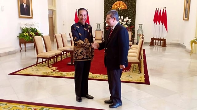 Presiden Joko Widodo dan Menteri Luar Negeri Malaysia Saifullah Abdullah (Foto: Dok. Kedutaan Besar Malaysia)