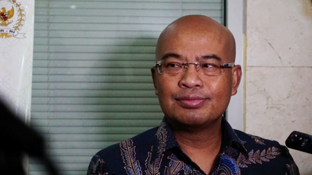 Wakil Ketua Komisi III DPR RI, Desmond Junaidi Mahesa saat menjawab pertanyaan wartawan Foto: Iqbal Firdaus/kumparan