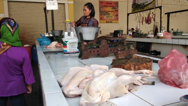 Suasana Pasar Colombo Sleman, Senin (23/7). (Foto: Arfiansyah Panji Purnandaru/kumparan)