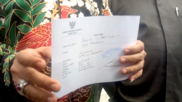 Surat laporan Eks Danjen Kopassus, Mayjen (Purn) Soenarko melaporkan Pati Polri ke Irwasum, Senin (23/7). (Foto: Ainul Qalbi/kumparan)