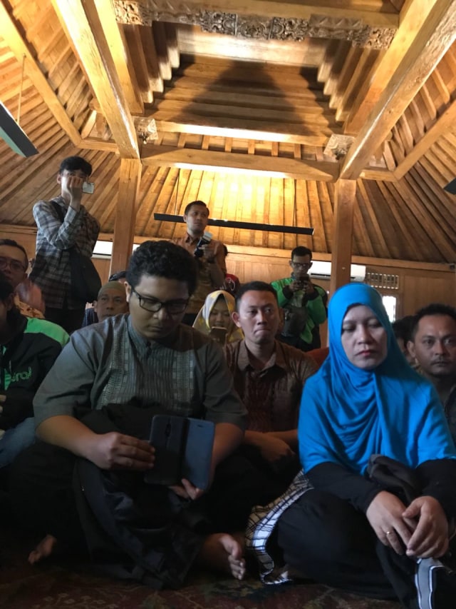 Massa Sambangi Rumah, Minta Anies Baswedan sebagai Capres 2019 (Foto: Dok. Istimewa)