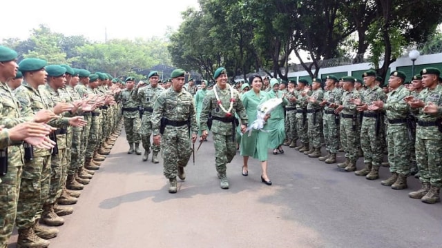 Letjen Andi Perkasa (tengah) dalam lepas sambut Pangkostrad di Makostrad, Jakarta, Selasa (24/7/2018). (Foto: Instagram/@Penkostrad)