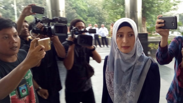 Inneke koesherawati penuhi panggilan KPK. Foto:  Aprilandika Pratama/kumparan