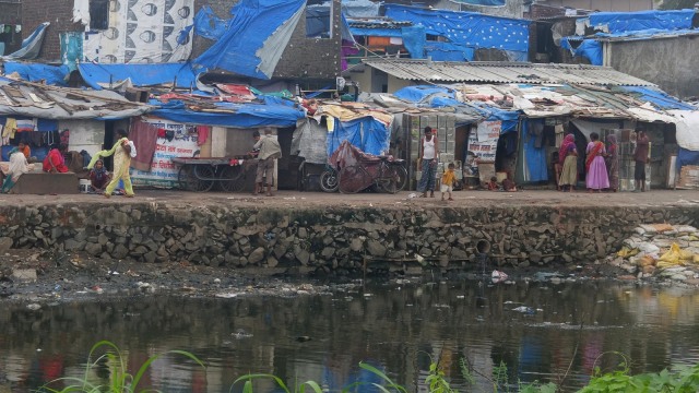 Permukiman di Sekitar Pantai Juhu, Mumbai, India (Foto: Flickr / object XYZ)