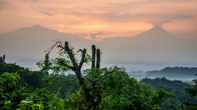 Sunrise di Gunung Merbabu, Jawa Tengah (Foto: Flickr / Sapto Wibowo)