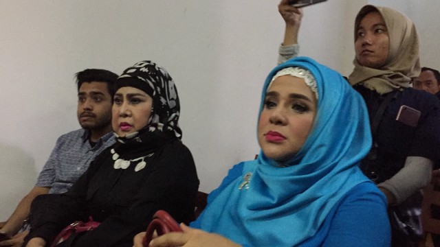 Elvy Sukaesih hadiri sidang Dhawiya Zaida di Pengadilan Negeri Jakarta Timur. (Foto: Maria Gabrielle Putrinda/kumparan)