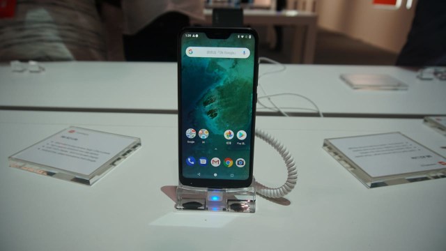 Lunching smartphone Xiaomi Mi A2 Lite di Madrid, Spanyol, Selasa (24/7). (Foto: Jofie Yordan/kumparan)