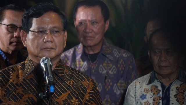 Prabowo Subianto memberi keterangan pers usai pertemuan dengan SBY di Mega Kuningan, Jakarta, Selasa (24/7). (Foto: Nugroho Sejati/kumparan)