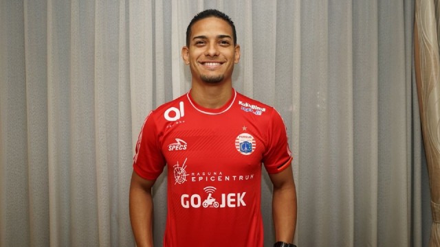 Renan resmi berseragam Persija. (Foto: Dok. Media Persija)