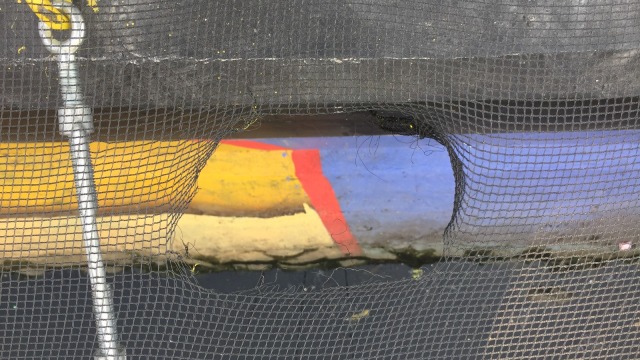 Waring di Kali Item Robek  (Foto: Fachrul Irwinsyah/kumparan)