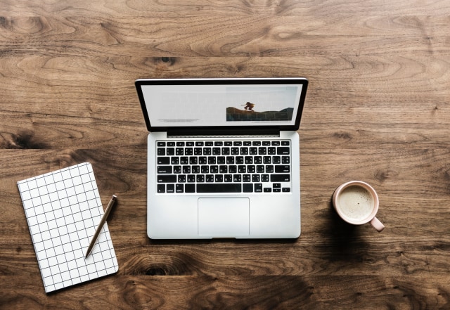 Ilustrasi belajar online dari rumah. Foto: Unsplash