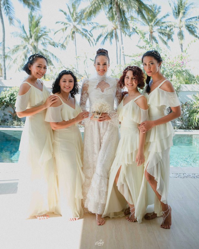 7 Desain Gaun Pengantin Selebriti yang Memikat (3)