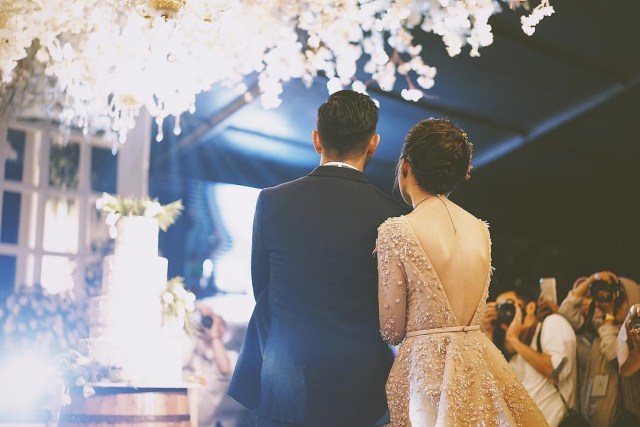 7 Desain Gaun Pengantin Selebriti yang Memikat (5)
