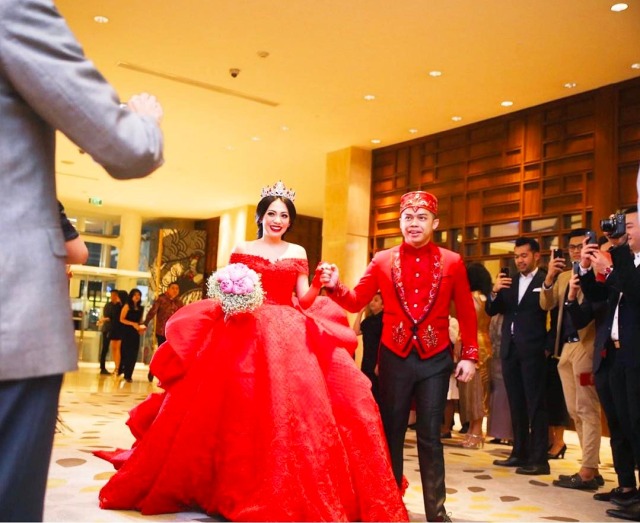 7 Desain Gaun Pengantin Selebriti yang Memikat (7)