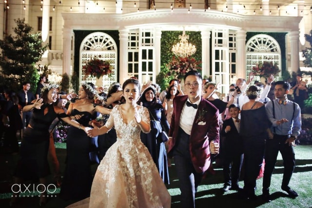 7 Desain Gaun Pengantin Selebriti yang Memikat (9)