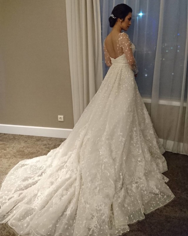 7 Desain Gaun Pengantin Selebriti yang Memikat (12)