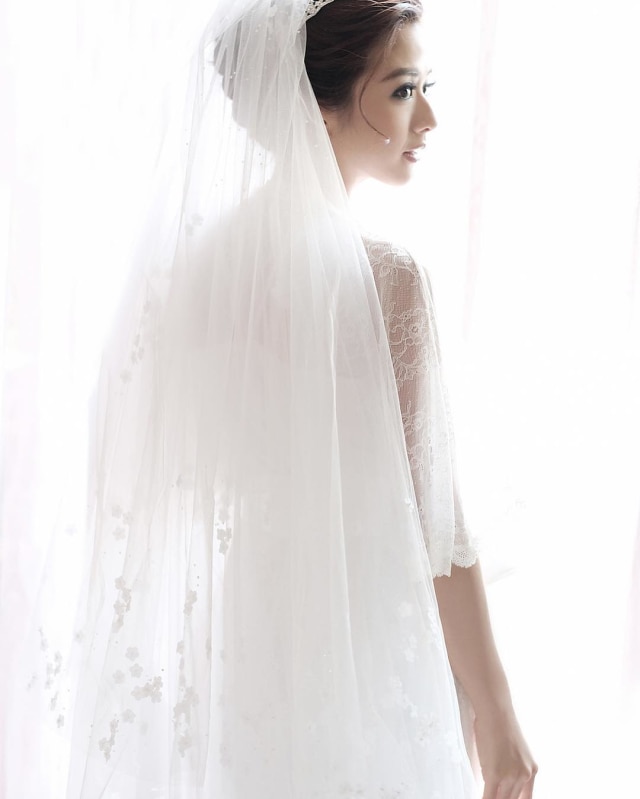 7 Desain Gaun Pengantin Selebriti yang Memikat (13)