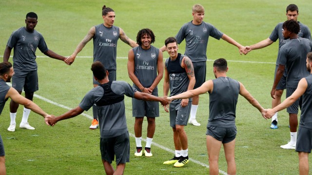 Mesut Oezil sudah bergabung dengan skuat Arsenal di Singapura. (Foto: REUTERS/Edgar Su)