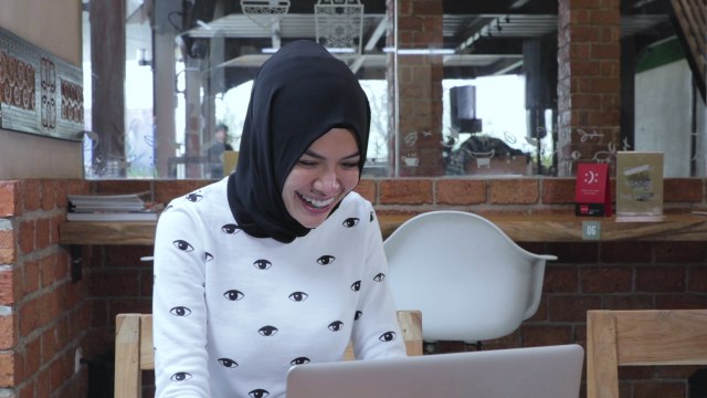 Nikita Mirzani saat menjawab pertanyaan dari pembaca kumparan (Foto: Cornelius Bintang/kumparan)