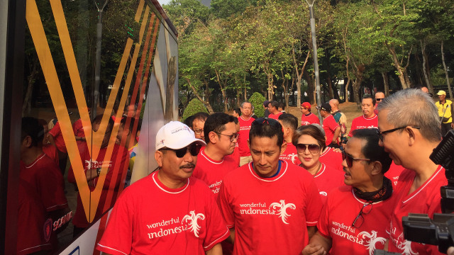 Sandi dan Menpar Arief Yahya launching bus Wonderful Indonesia Asian Games. (Foto: Moh. Fajri/kumparan)