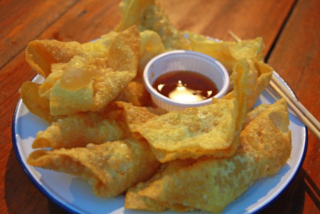 Pangsit goreng ala restoran (Foto: Thinkstock)