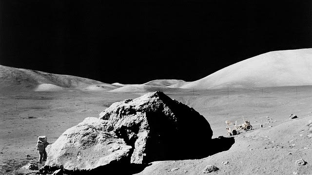 Ilustrasi permukaan Bulan. (Foto: WikiImages via PIxabay)