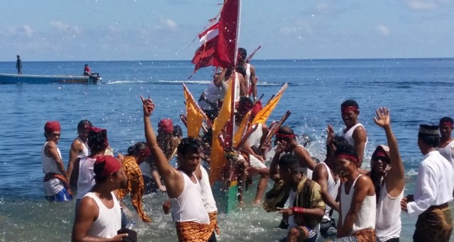 Masyarakat Hukum Adat dan Mandat di Ruang Laut