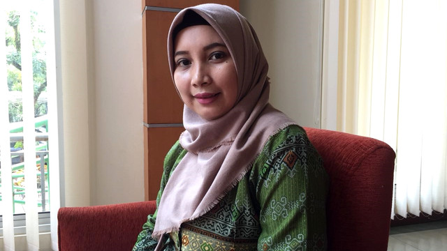 Novita Sari (24) Officegirl DPRD Depok, Caleg DPRD Depok dari PDIP. (Foto: Yuana Fatwalloh/kumparan)