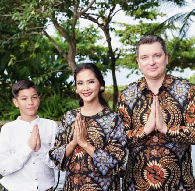 5 Artis yang Menikah dengan Bule (5)