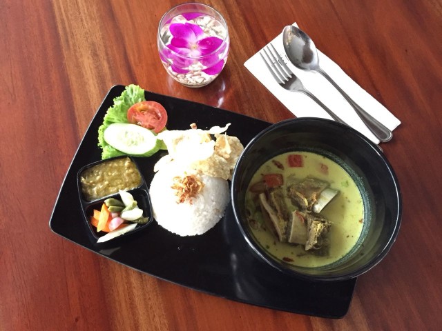 Soto Tangkar di Nea (Foto: Azalia Amadea/Kumparan)