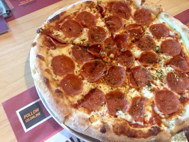 Menu di pizza e birra (Foto: Dok. Adisty Putri Utami/kumparan)