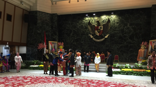 Abang None bertemu Sandiaga Uno dan Nur Asia Uno di Balai Kota, Kamis (26/7). (Foto: Moh Fajri/kumparan)