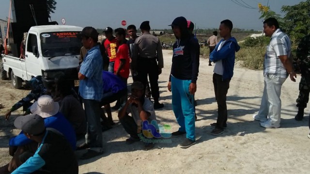 Warga Desa Bandungrejo Ngasem Bojonegoro, Unjuk  Rasa Terkait Proyek JTB (2)
