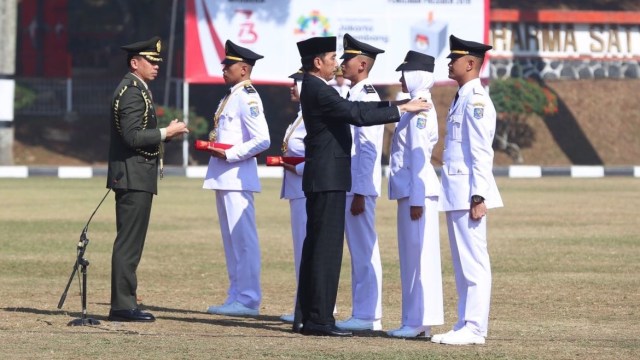 Presiden Jokowi melantik Praja Muda IPDN  (Foto: Dok. Kemendagri)