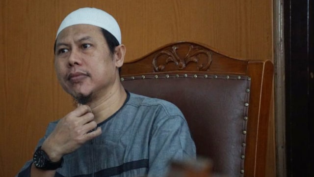 Pimpinan Jamaah Anshorut Daulah, Zainal Anshori, jalani sidang pleidoi pembubaran JAD di PN Jakarta Selatan, Jumat (27/7). (Foto: Nugroho Sejati/kumparan)