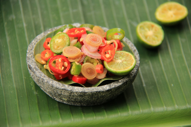 Ilustrasi sambal matah (Foto: Dok. Thinkstock)