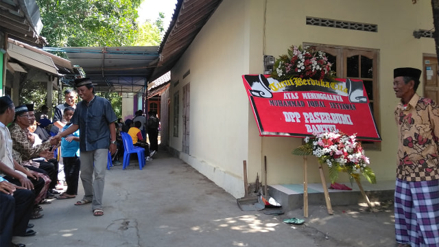 Suasana rumah duka di Dusun Balong, Timbulharjo, Sewon, Daerah Istimewa Yogyakarta. (Foto: Arfiansyah Panji Purnandaru/kumparan)