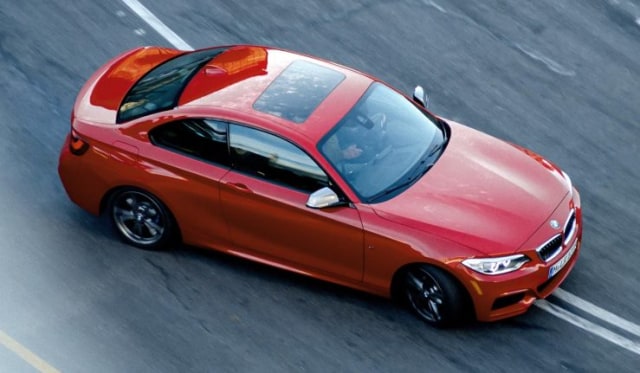 Mobil mengalami oversteer (Foto: dok. Carwow)