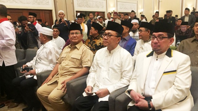 Prabowo, Zulkifli Hasan, dan Salim Segaf di Ijtima Ulama. (Foto: Ricad Saka/kumparan)