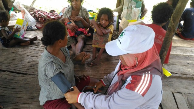 Masyarakat Suku Mausu Ane Dapat Bantuan Kesehatan 