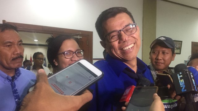 Hinca Panjaitan Usai Bertemu dengan KPU bahas mekanisme Pencalonan Capres Cawapres (Foto: Reki Febrian/kumparan)