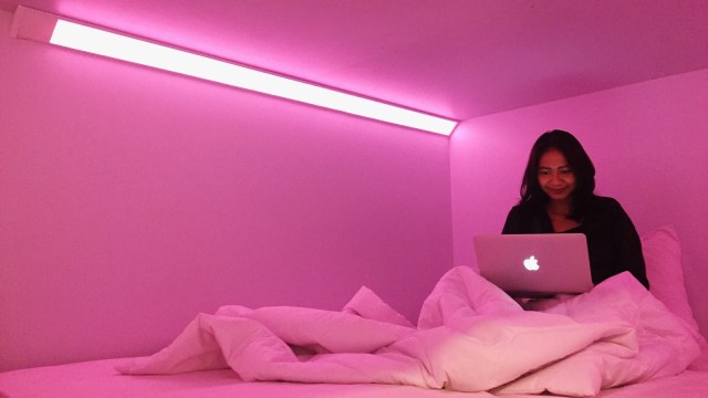 Lampu Kamar di Bobobox  Berwarna Merah Muda  Foto: Bella Cynthia / kumparan