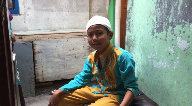 Bayu, anak asuh Sarono, tukang pemecah batu. (Foto: Fachrizal H./kumparan)