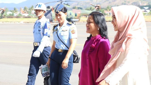 Iriana Widodo dan Erica Majdi di Sumbawa Besar. (Foto: Instagram/@humasntb)