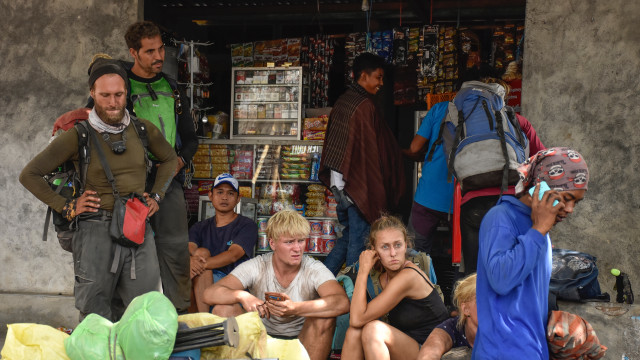 Wisatawan pendaki gunung Rinjani terjebak. (Foto: Antara/ Ahmad Subaidi)