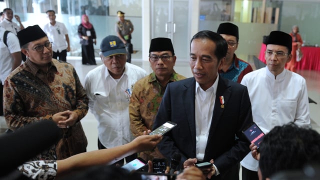 Jokowi dan TGB di Sumbawa, NTB. (Foto: dok. Biro Pers Setpres)