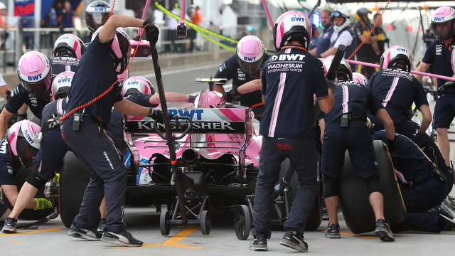 Tim Force India di GP Hongaria 2018. (Foto: FERENC ISZA / AFP)